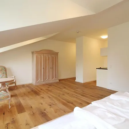 Apartment Schloss Hohendorf *